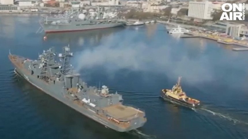 Евакуираните от "Царевна" ще се приберат през Донецк, трима българи останали на кораба