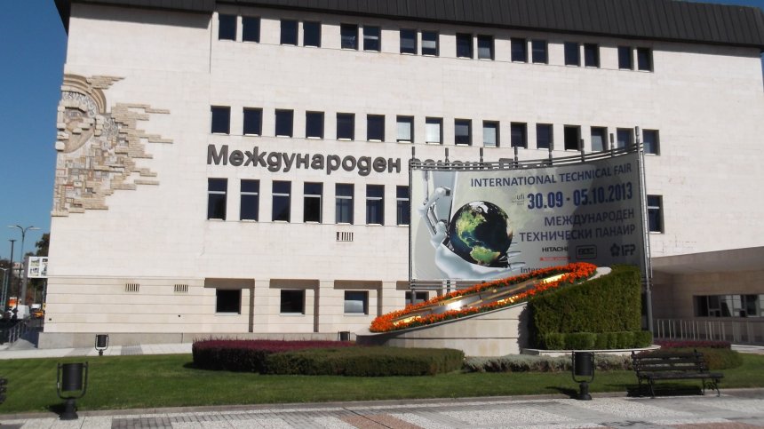 Мъж обяви гладна стачка в защита на Пловдивския панаир, жена му го разубеждава
