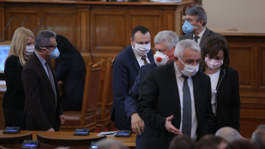 Народното събрание спира работа, ще заседава само извънредно