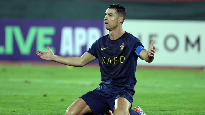 Роналдо се разписа при победа на "Ал Насър" и оглави голмайсторската листа