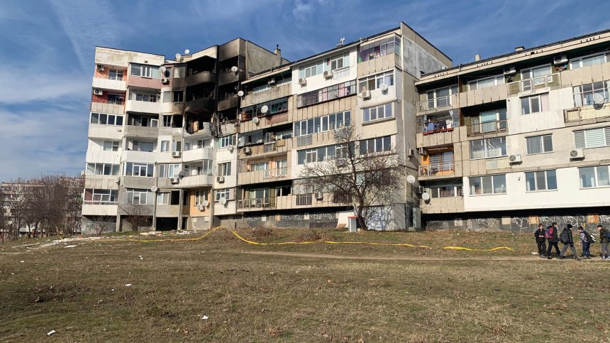 Отслужиха молебен за здраве във взривения варненски блок