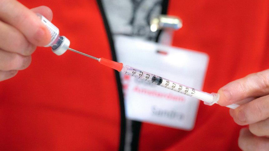 Скандално: ЕС плати за 90 млн. дози ваксини, AstraZeneca доставя 40 млн.
