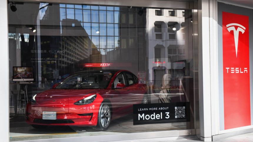Tesla изтегля близо 579 хил. автомобила в САЩ, били прекалено тихи