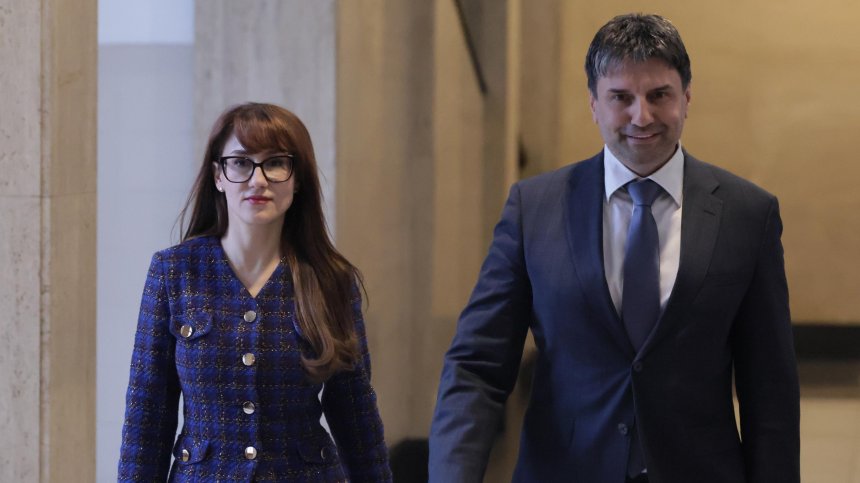 Затвор до 15 години грози трима души, задигнали злато за 340 хил. лв. в София