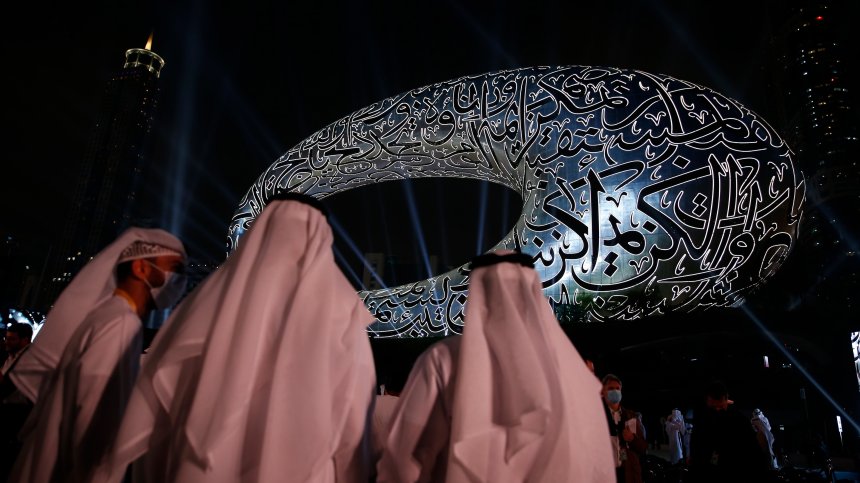 Уриниране върху момичетата: Извратените шейхове на Дубай и техните фетиши