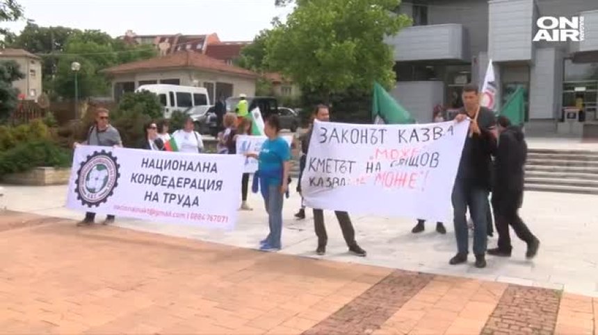 Медицински сестри от детски градини и училища протестираха в Свищов 