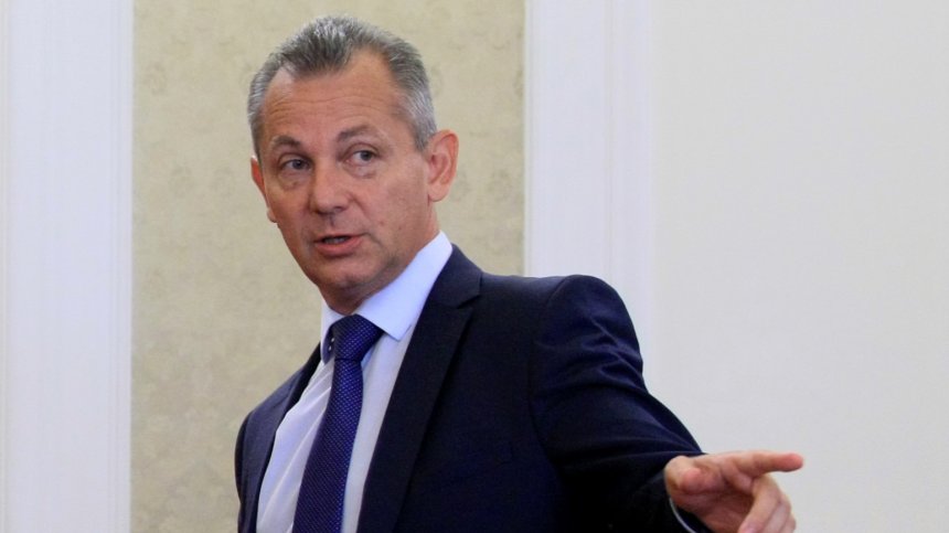 Заедно с бившия шеф на ДАНС е задържан и действащ антимафиот