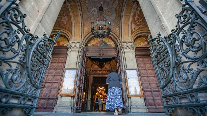 Мъжът, откраднал близо 4 000 лв. от храм "Св. Александър Невски", влиза в затвора