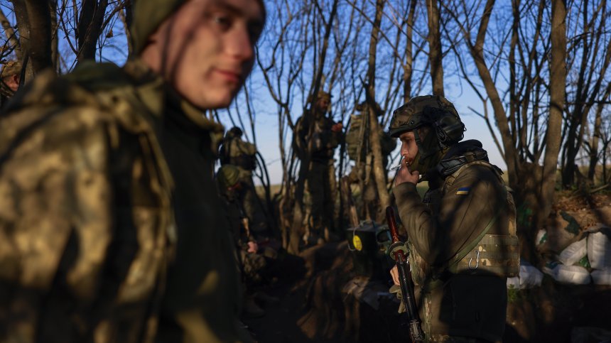 Украинската контраофанзива: Окопите са пълни с трупове, налага се да спим върху тях
