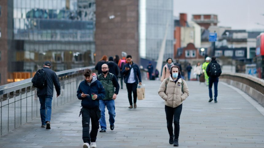 Великобритания се насочва към етапа след пандемията и живот с вируса