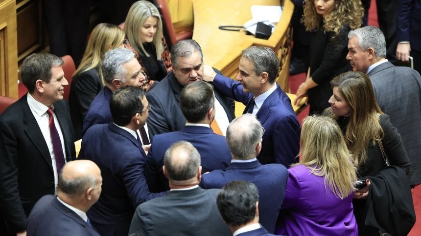 Историческо решение: Гърция узакони еднополовите бракове