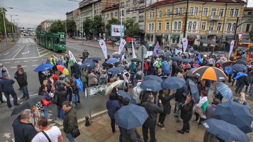 Три протеста парализираха центъра на София, превозвачи се оплакаха от репресия