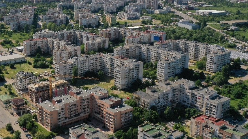 Събарянето на панелните блокове или пълното саниране - кое е по-евтино?