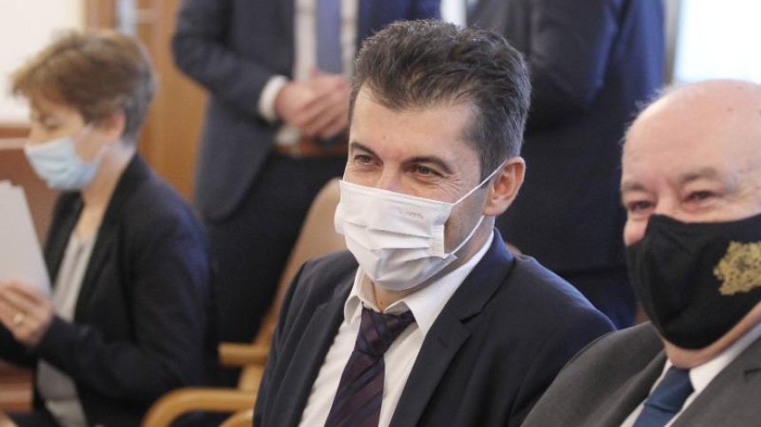 Координирана ли е атаката срещу Кирил Петков за канадското му гражданство?