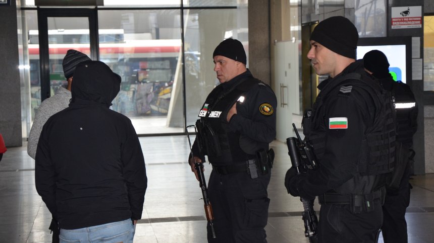 Жандармеристи обхождат гари и влакове в спецоперацията на RAILPOL