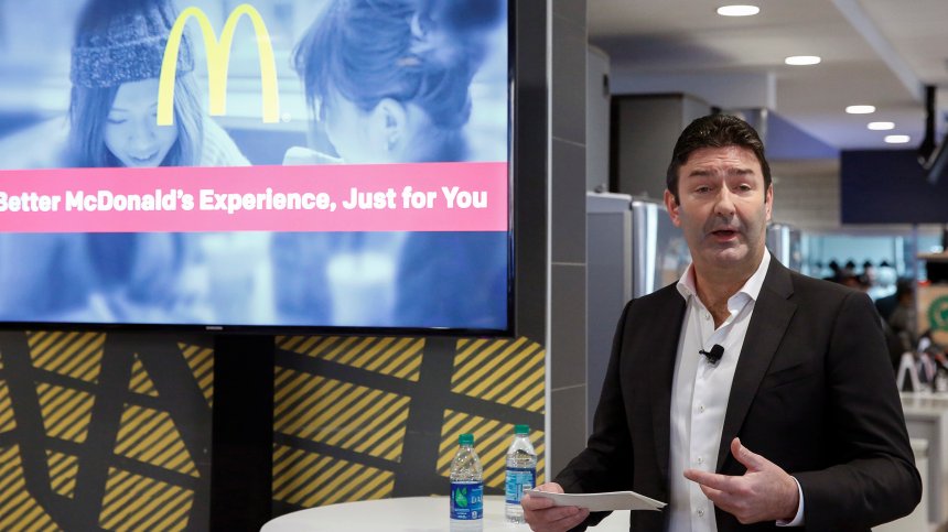 Уволниха директорa на McDonald's - имал връзка със служител