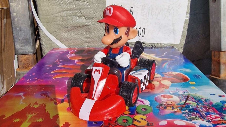 Митничари задържаха близо 10 000 фалшиви играчки