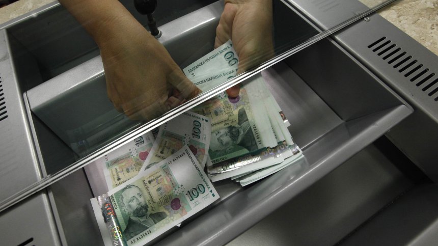 Шефът на БНБ: Възможно е затягане на кредитирането на домакинствата