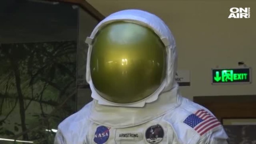 Уникална реплика на костюма на Армстронг може да се види в Природонаучния музей в Пловдив