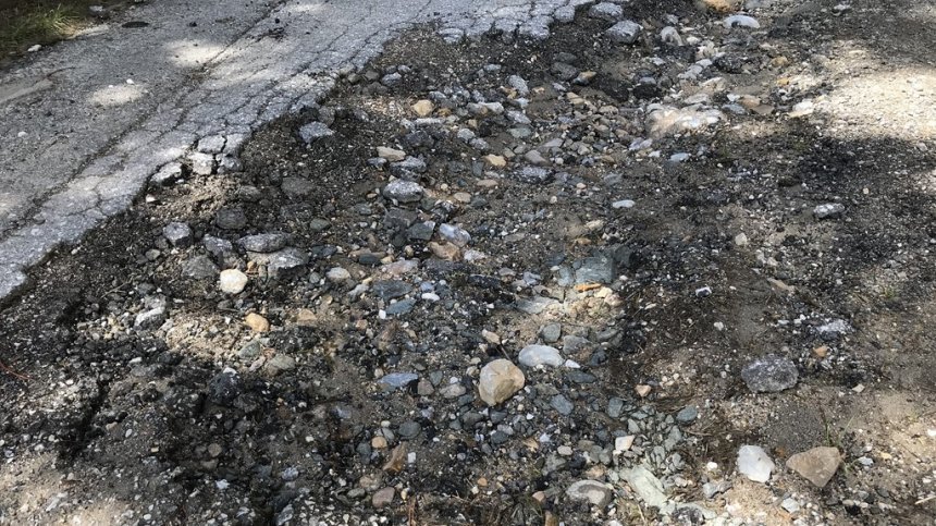 В изключително лошо състояние е пътят Широка лъка - Солища