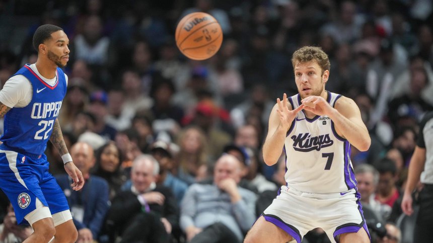 "Сакраменто" със загуба в Лос Анджелис, Везенков записа 20 минути на паркета