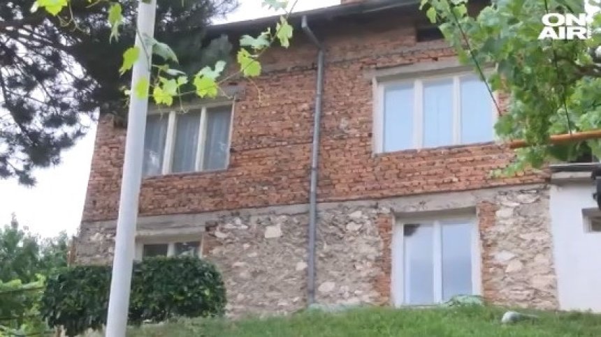 Криминално проявени пребиха жена в Белово за 13 лв. и буркан с орехи