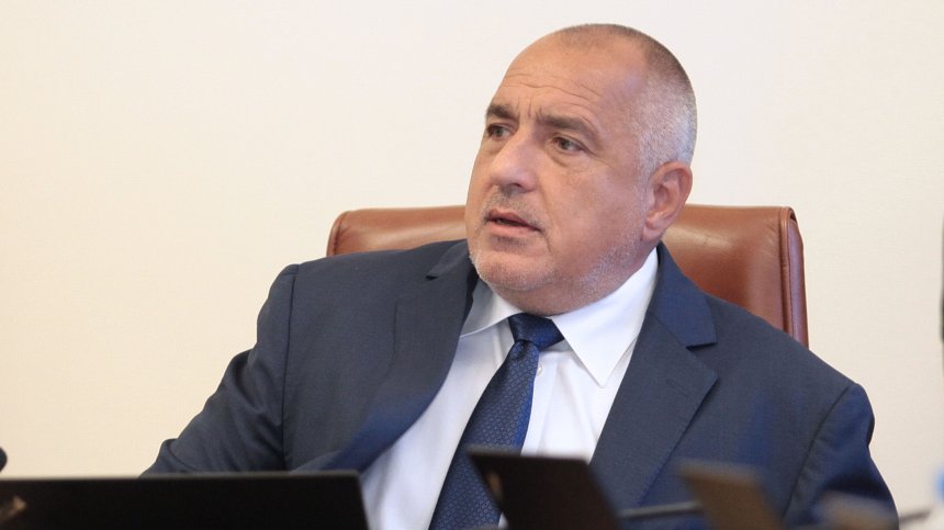 Борисов: Когато ми се подиграваха, че съм давал пари от джипката, ги давах за училища