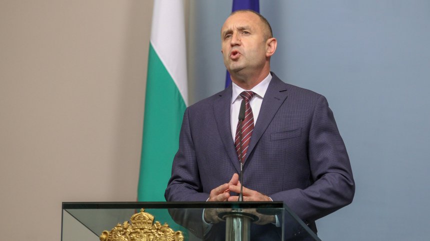 Политолог: Радев тласна протеста в грешна посока, нямаме президент