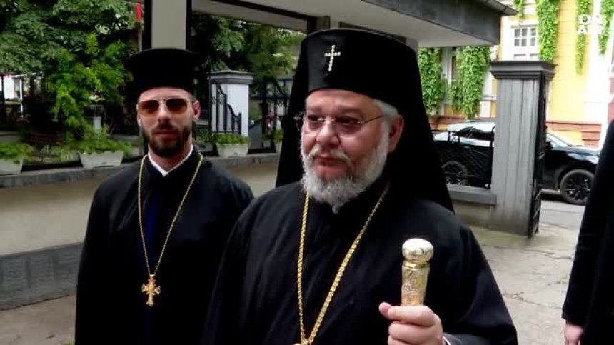 Старозагорският митрополит Киприан уми нозете на 11 свещеници и един мирянин