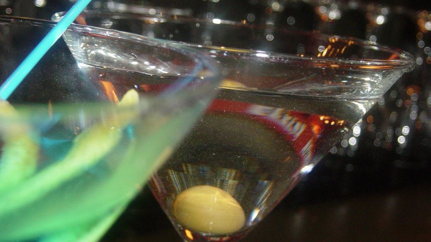 Финансисти в Русия искат по-висока цена за водката и коняка