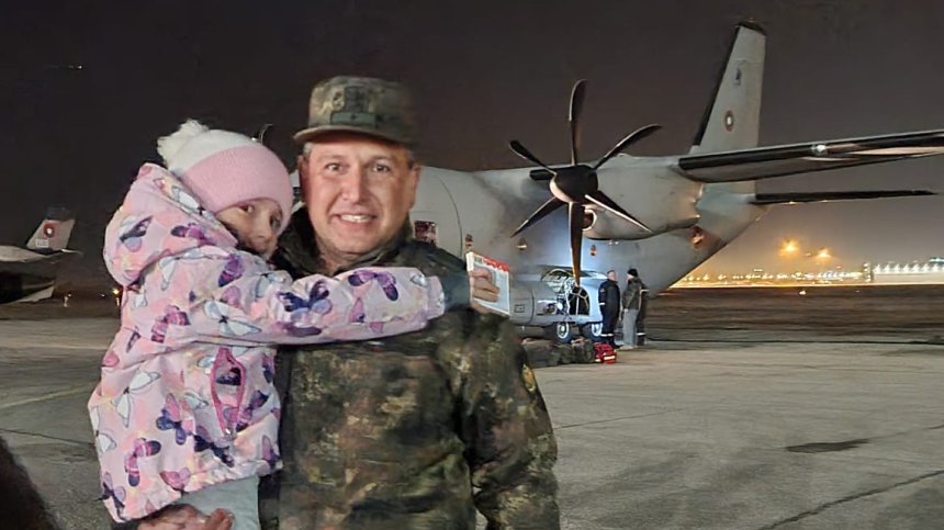Ген. Мутафчийски посрещна медиците от Турция, децата им ги прегърнаха като герои