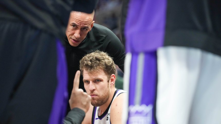 Контузия вади Везенков от паркета за следващите мачове на "Сакраменто"