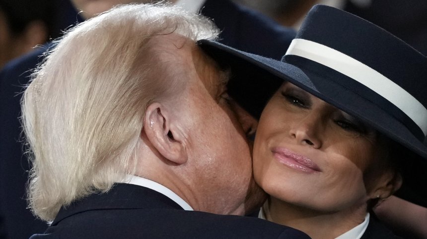 От класа и стил до пошла голота - тоалетите, които видя цял свят (+СНИМКИ)