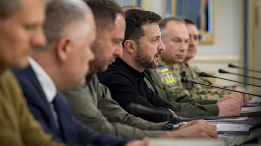 Володимир Зеленски нареди производството на 3000 ракети и 30 000 дрона
