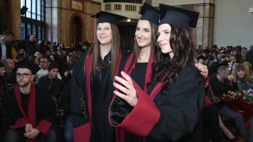 МОН: Оценките от матурите ще имат тежест при приема в 48 ВУЗ-а