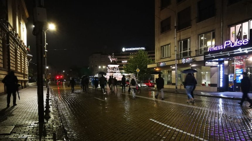 80-та вечер на протести. Демонстрантите с поредно шествие до Орлов мост