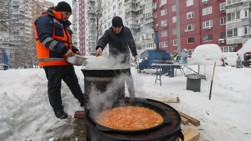 Студът и снегът не блокираха живота в Русия и Украйна (СНИМКИ)
