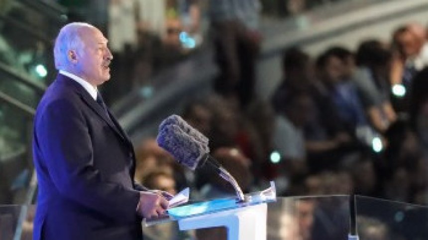 Интернетът в Беларус спря след видеа, на които работници крещят на Лукашенко