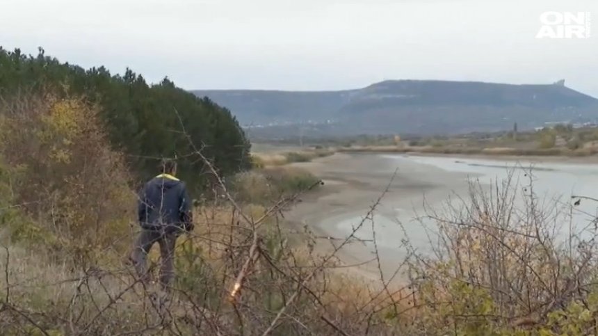 Източиха язовир край Шумен, тонове риба измря