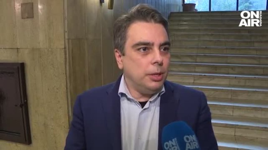 Асен Василев пред Bulgaria ON AIR: Може да поканим някои от подалите оставка министри