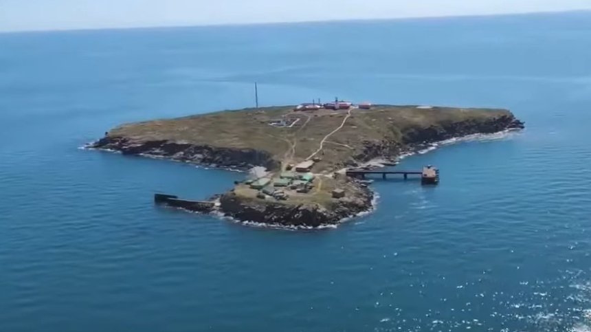 Руската армия се изтегля от Змийския остров