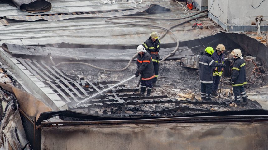 Гори покрив на жилищна сграда в Сопот, евакуираха хора
