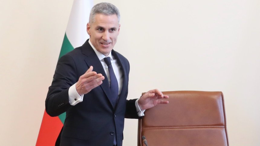 Гюров и кабинетът обявиха как ще спрат покачването на цените