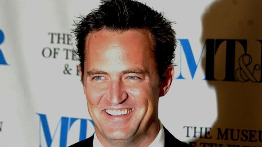 Неясноти около смъртта на Матю Пери - минувач открил тялото му в джакузито?