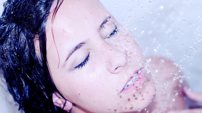 С топла или студена вода да мием лицето си