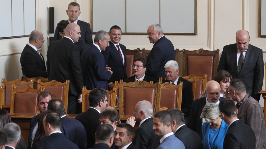 3 часа дебати за оръжията: Достоен съюзник ли сме, или цинични и отвратителни?