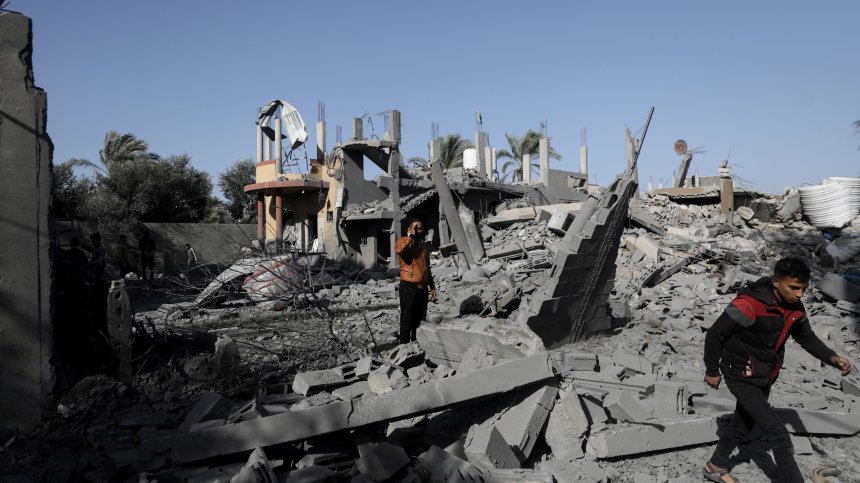 Часове след призива на ООН: Убити и огромни щети при израелски удар в Газа