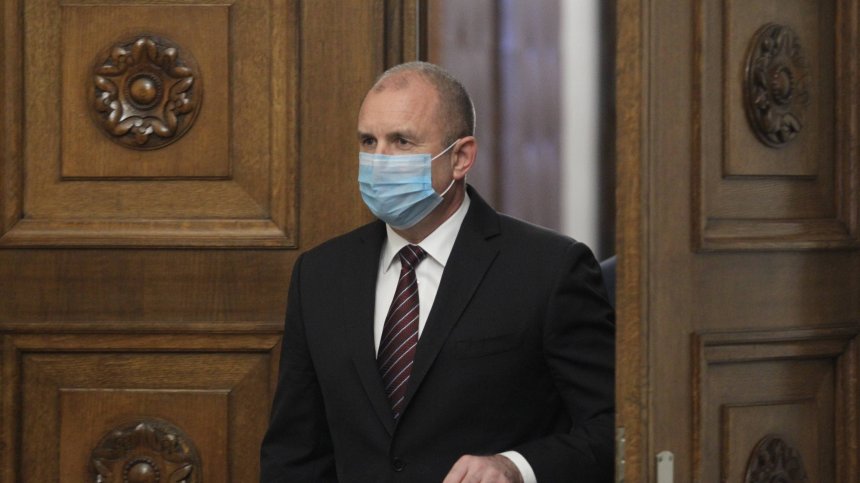 Радев: Никога не съм снемал доверие от Нинова