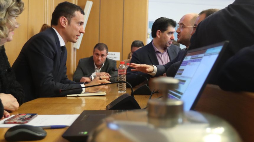Опозицията писа Слаб 2 на управлението на Васил Терзиев