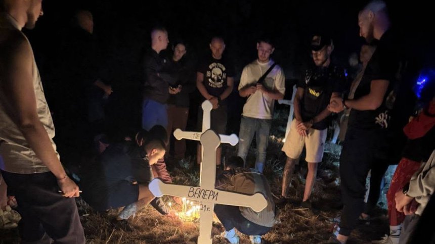 "Искаме истина, не оправдания": Четири бели кръста в памет на загиналите край Плевен